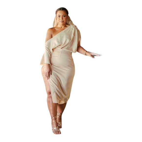 Fashion to Figure Plus Size Nia Off-The-Shoulder Dress Garnerstyle x FTF Size 4 - Picture 2 of 6